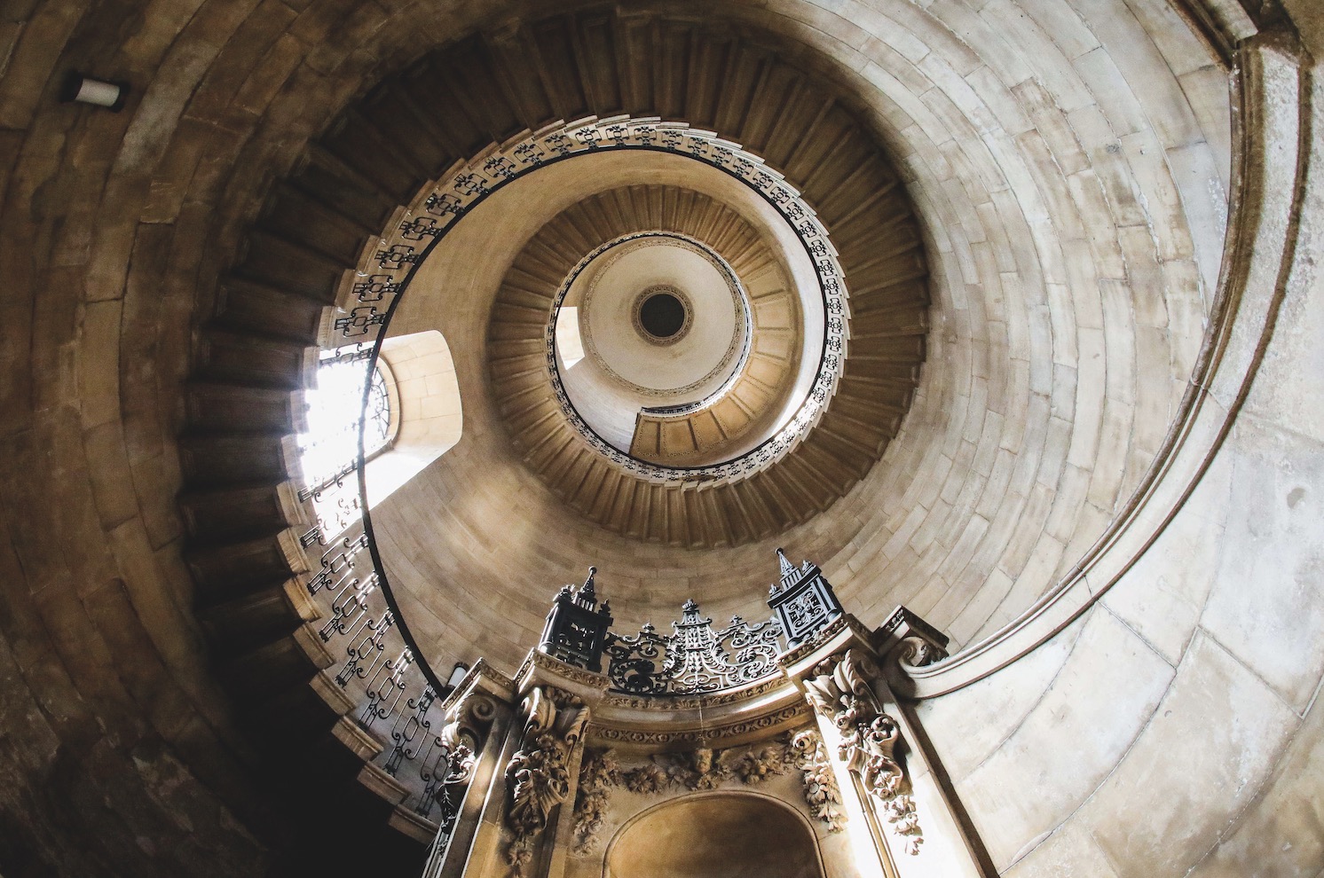 ST PAUL’S CATHEDRAL, LONDON Christopher Wren’s use of clear glass throughout St Paul’s Cathedral (1710)