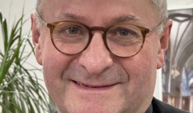 Very Revd Dr Tim Stratford