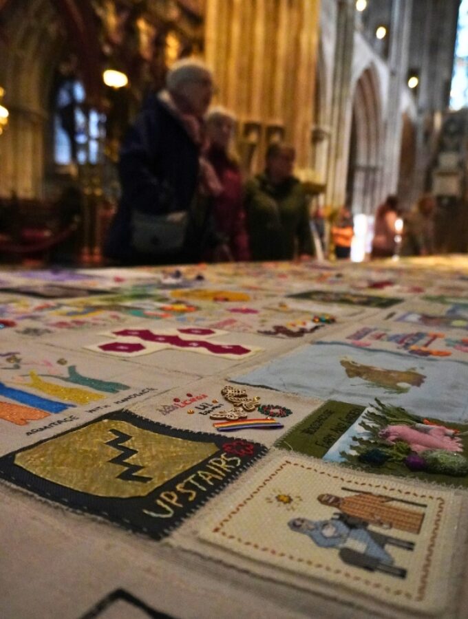 common threads 600 x 900