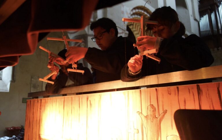 Puppet shows based on the story of Saint Alban, the first saint of Britain and St Albans cathedral’s Victorian renovations have been performed by a team of local volunteers and 60 local primary schoolchildren.