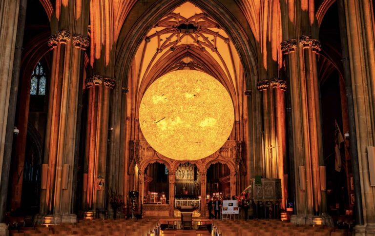 Southwell Minster welcomes the Sun